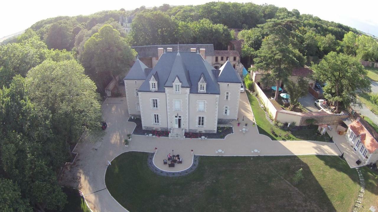 Le Petit Chateau Des Cedres Bed and Breakfast Mouchamps Buitenkant foto