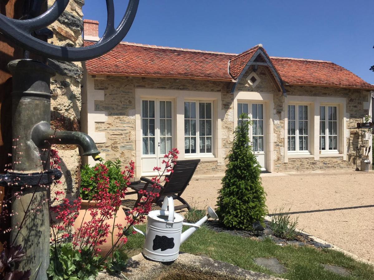 Le Petit Chateau Des Cedres Bed and Breakfast Mouchamps Buitenkant foto